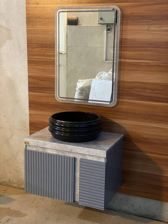 کابین انجلا طوسی